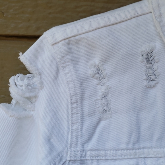 BLANK NYC Frayed Distressed Denim Jacket white - Picture 11 of 16